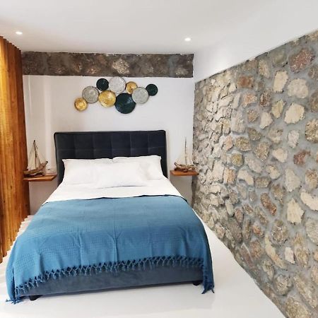 Woodstone Studios & Apartments Santorini Pýrgos Extérieur photo