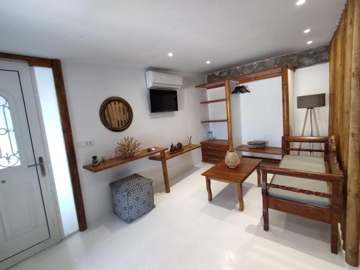 Woodstone Studios & Apartments Santorini Pýrgos Extérieur photo