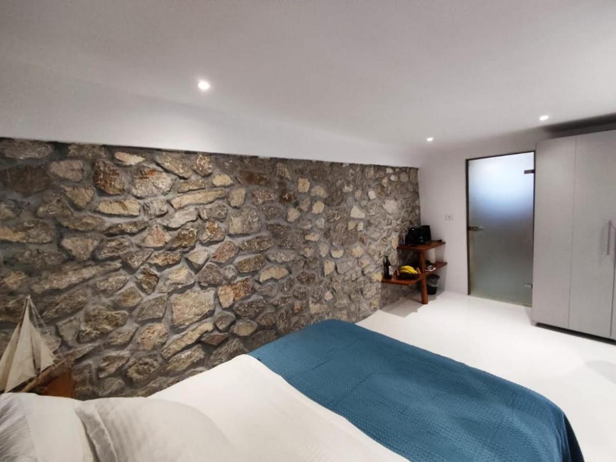 Woodstone Studios & Apartments Santorini Pýrgos Extérieur photo