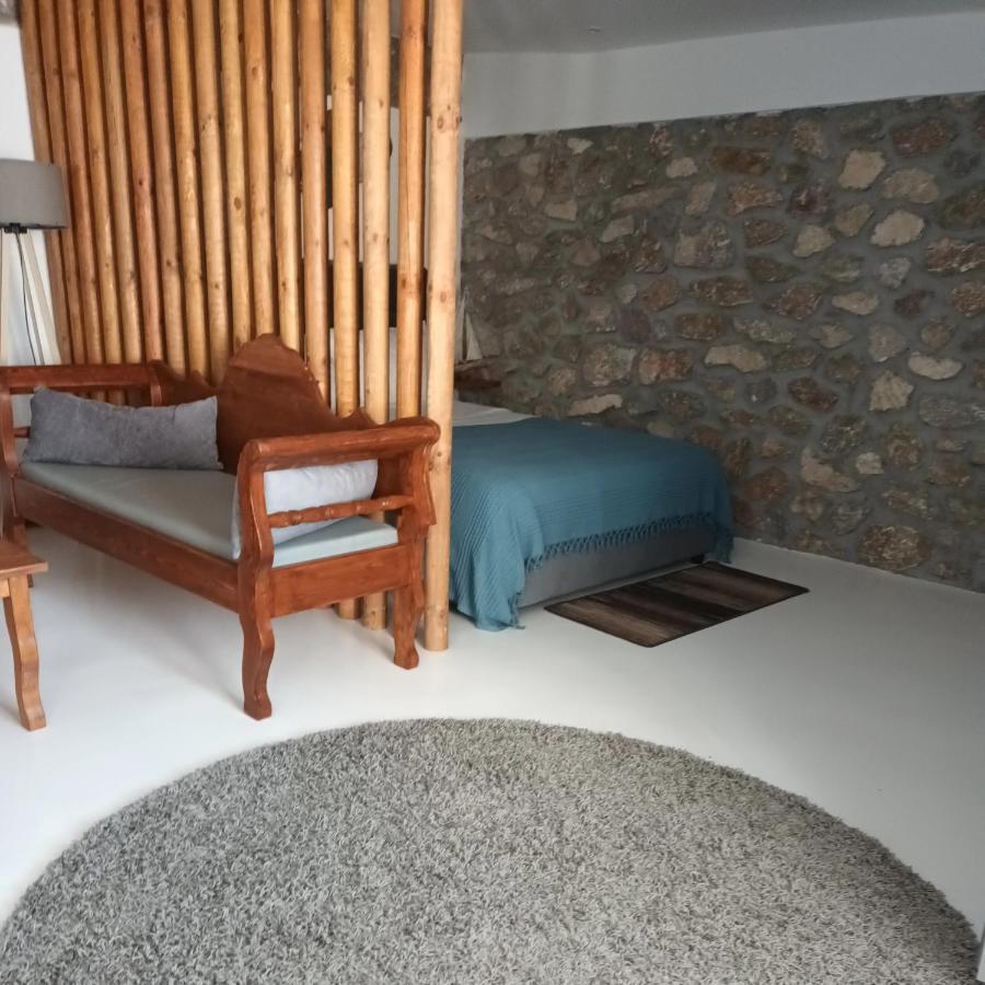 Woodstone Studios & Apartments Santorini Pýrgos Extérieur photo